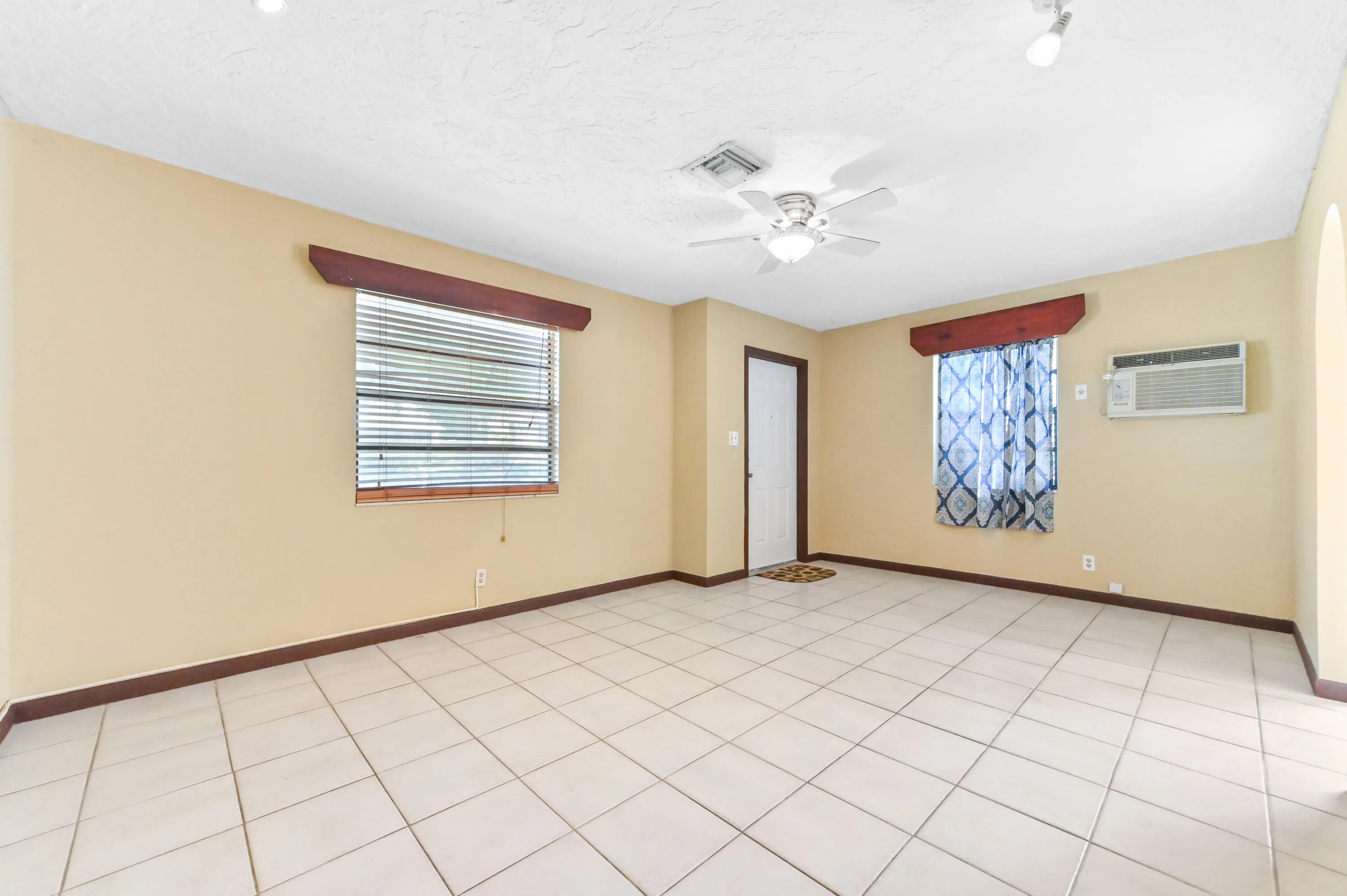 10 Living Room 02
