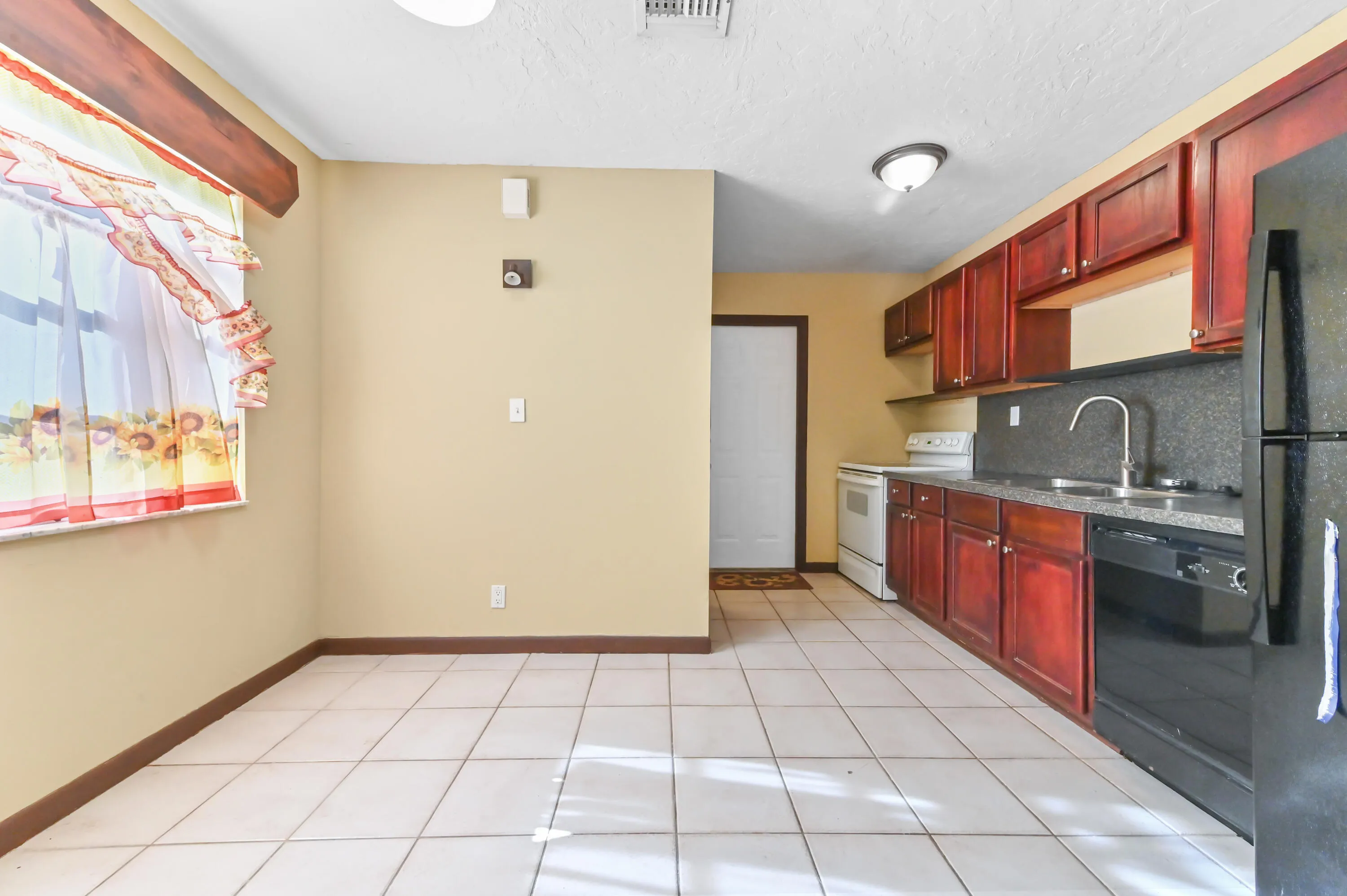 05 Kitchen 01