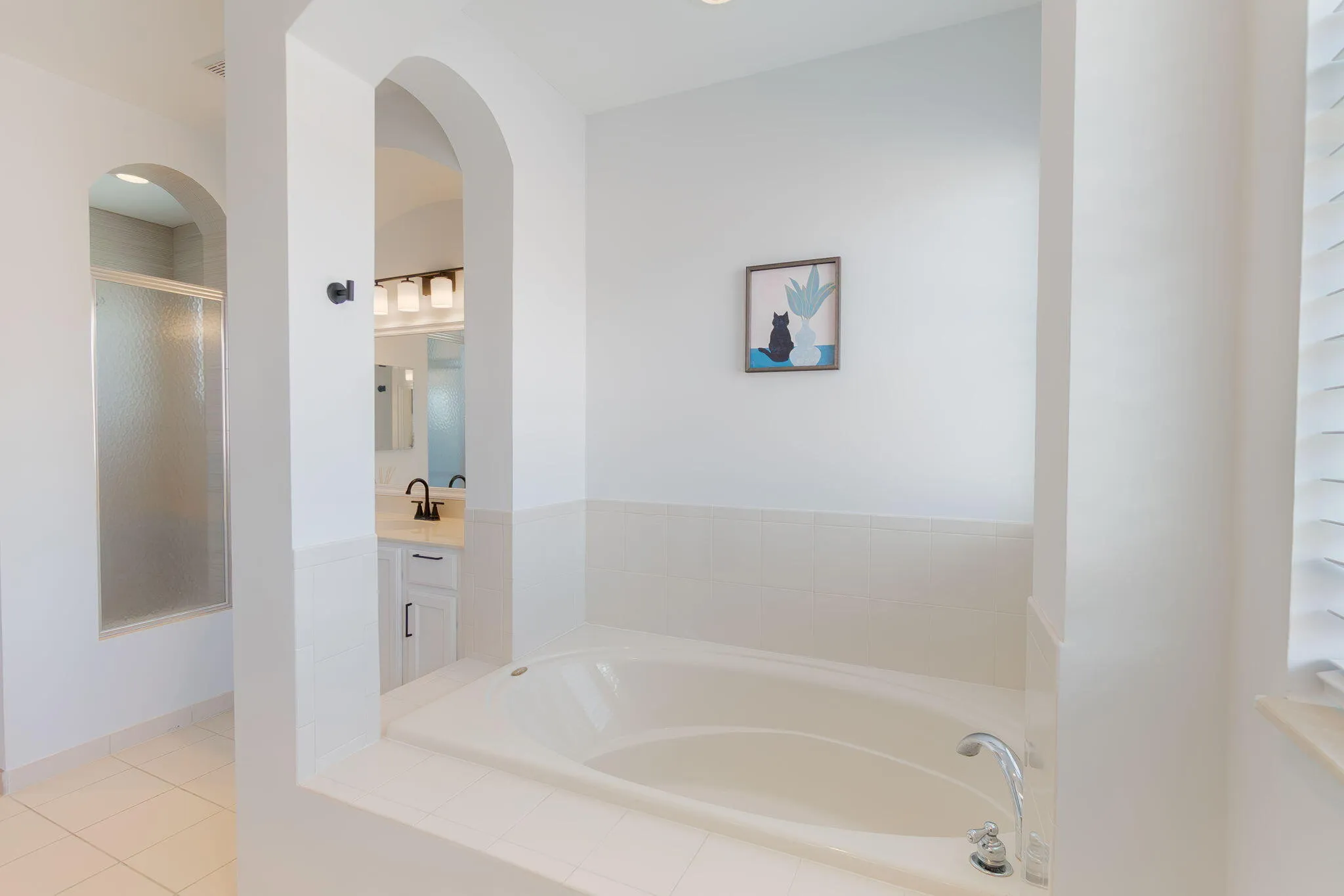 Primary bathroom - Massive tub!