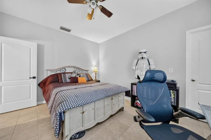 Second Bedroom with great closet!