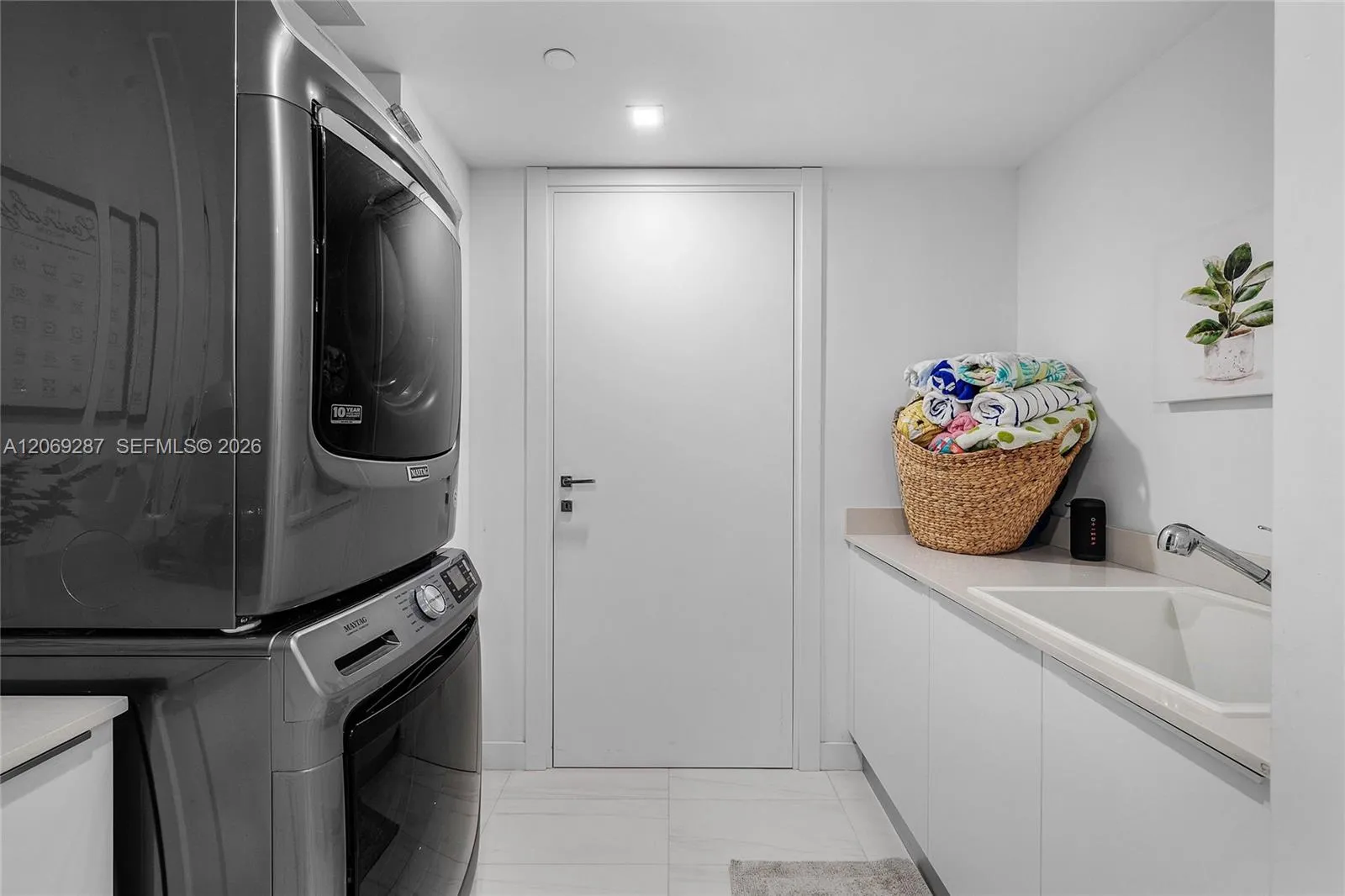 Full Washer Dryer Wash Sink