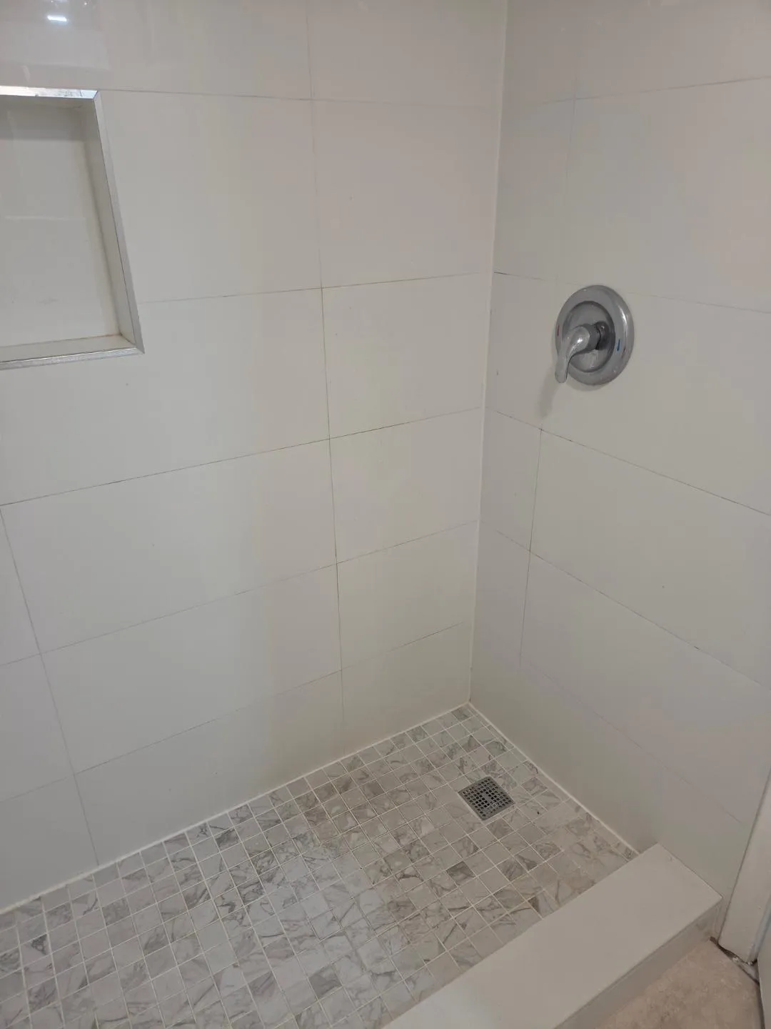 2401 RIVERSIDE APT 306 BATHROOM 3
