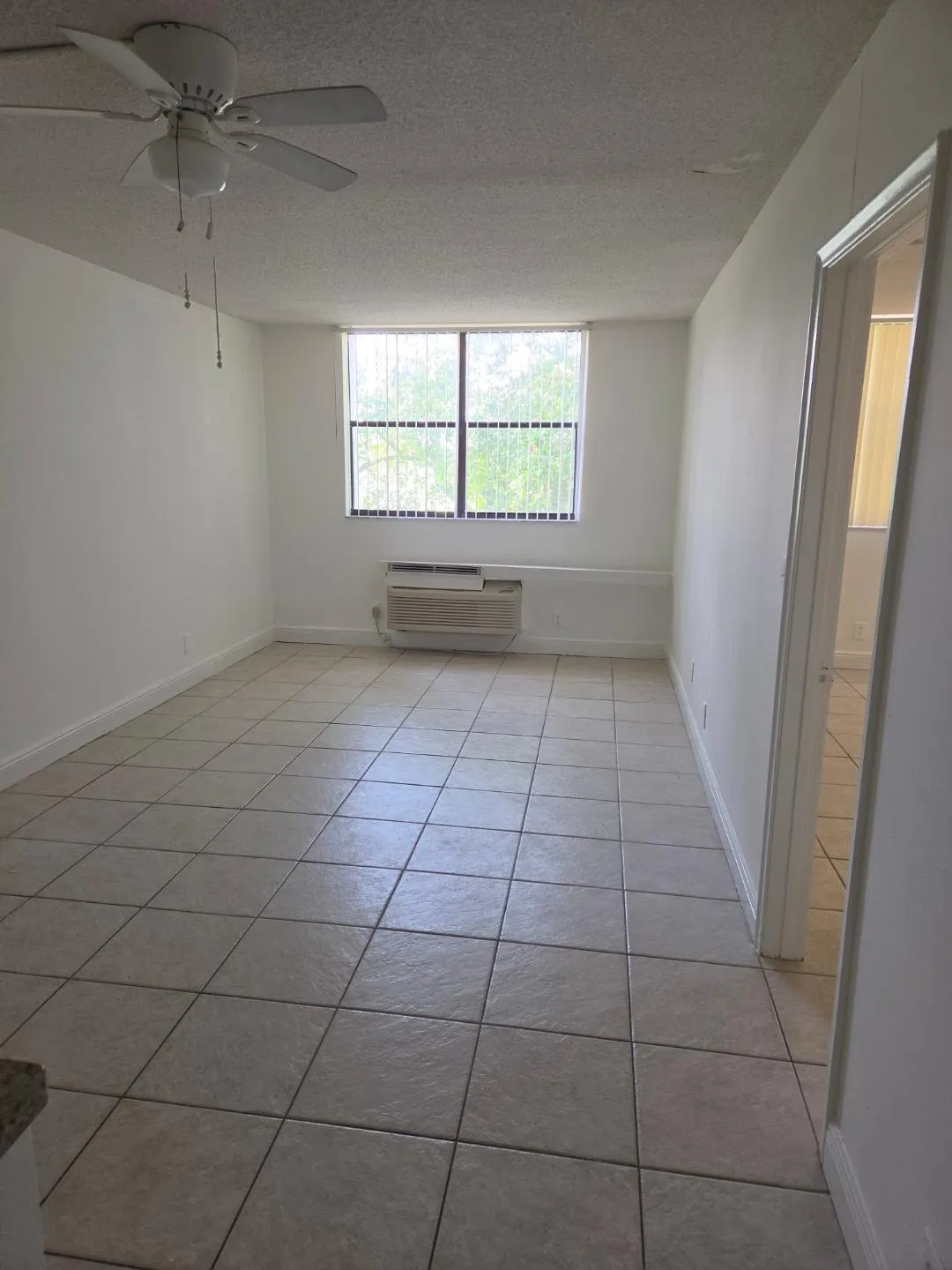2401 RIVERSIDE APT 306 LIVINGROOM 1