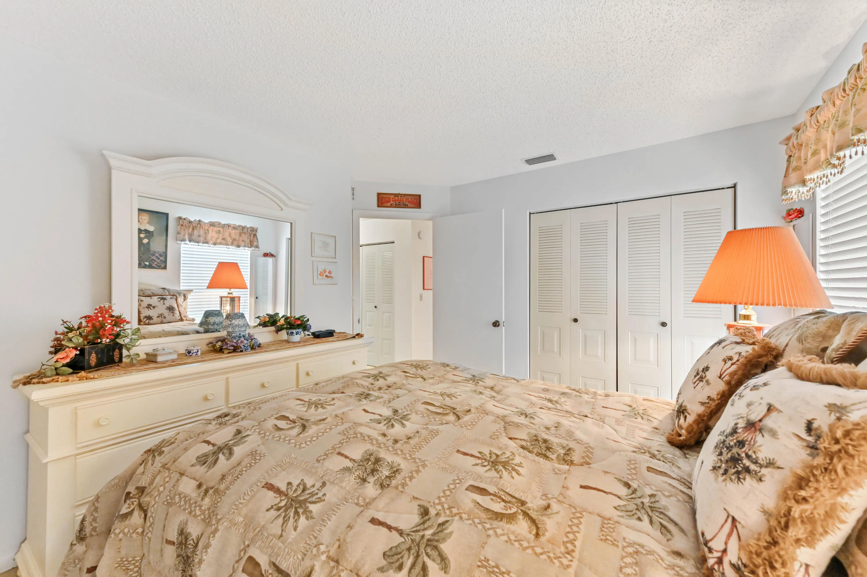 22 Bedroom 02