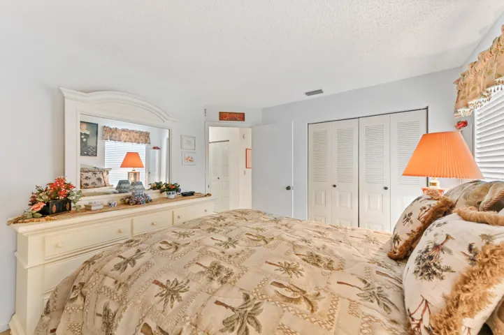 22 Bedroom 02