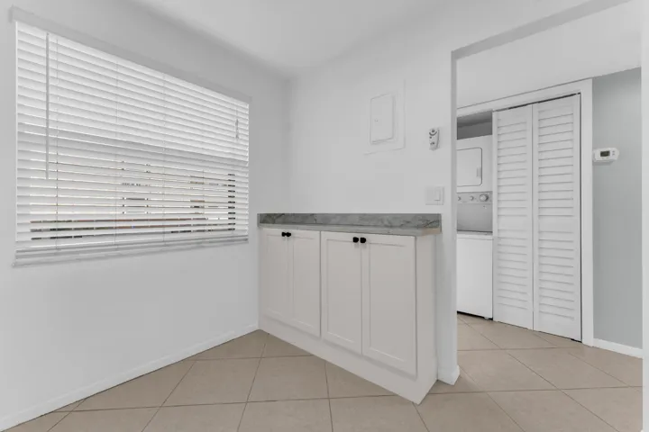 Kitchen & Laundry