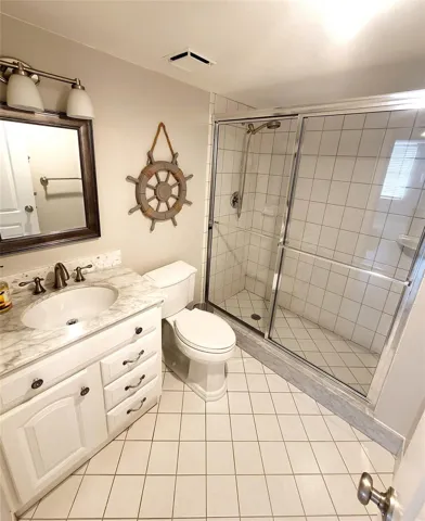 2nd bathroom, walk-in shower