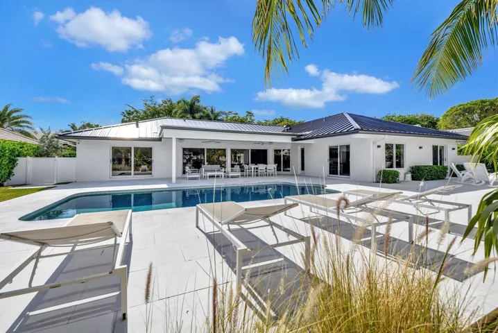 Expansive Outdoor Entertaining Areas