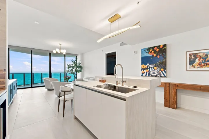 Kitchen & Living Room2