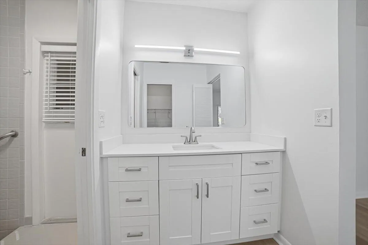 28-Bedroom1-Sink