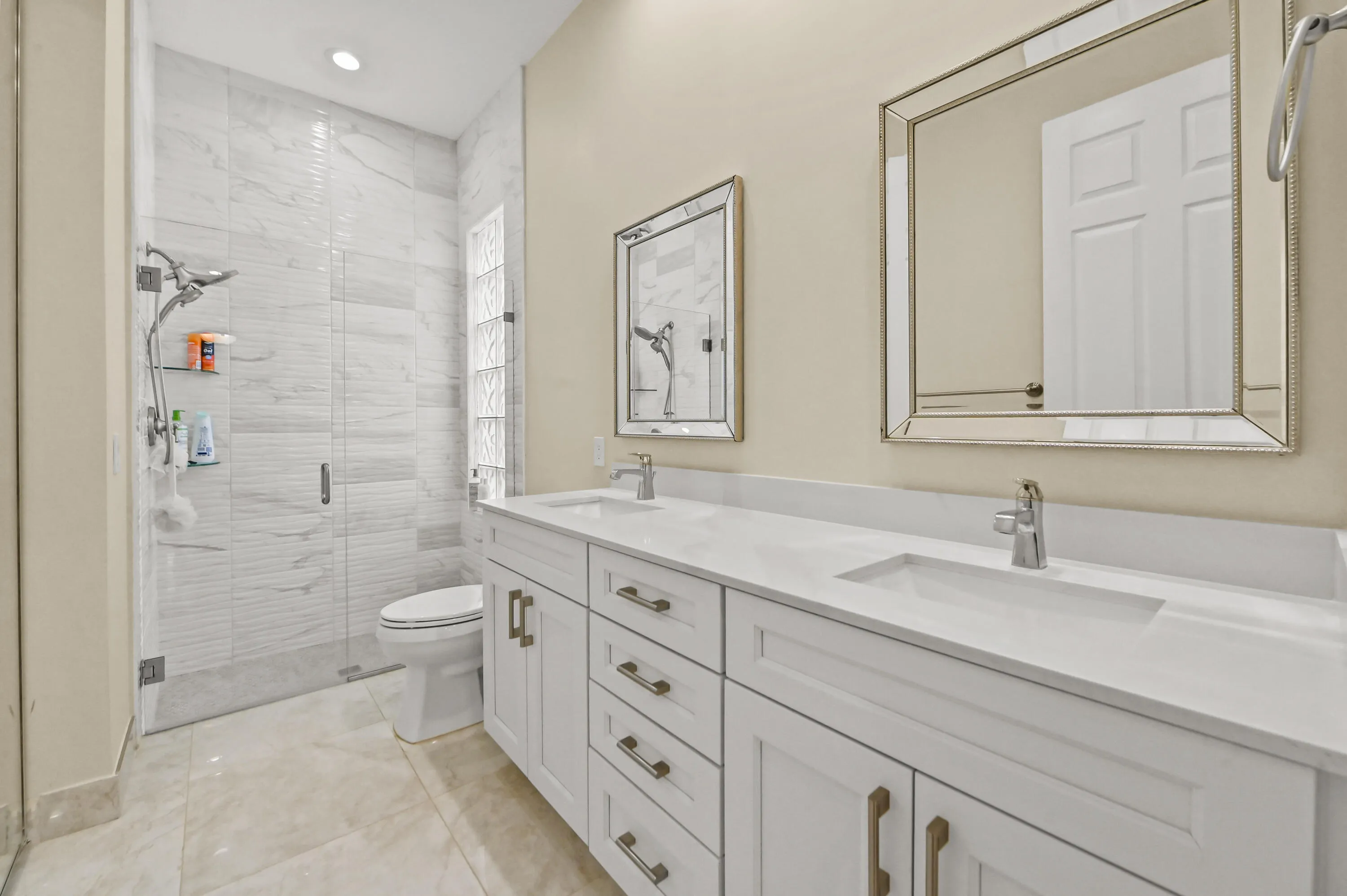 24 Bathroom 02
