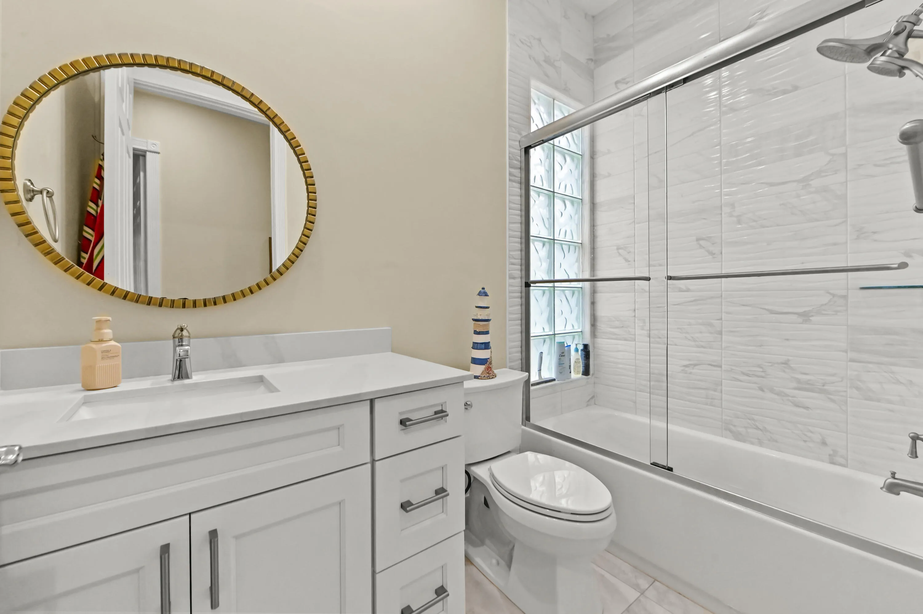 28 Bathroom 01