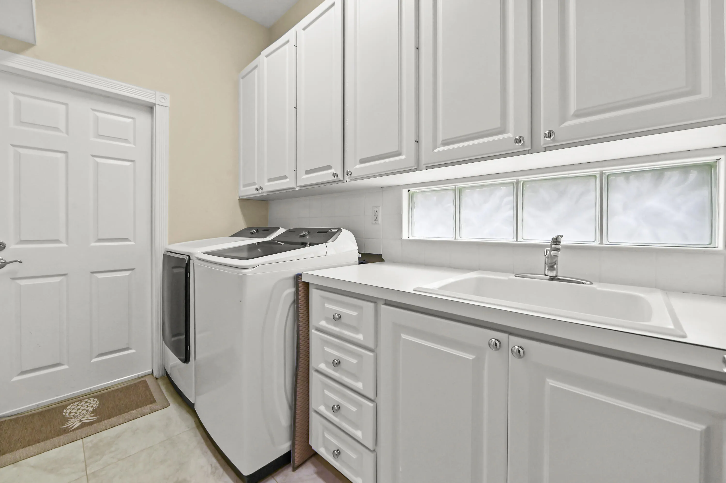 29 Laundry room 01