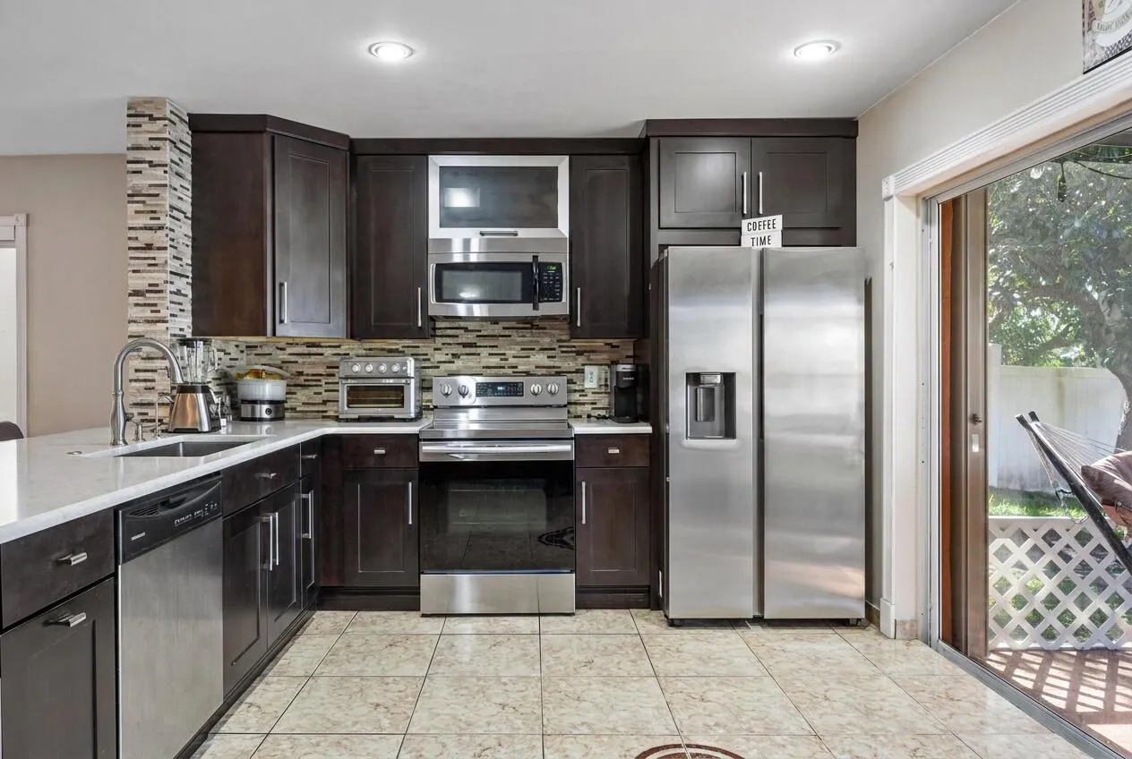 Kitchen Pic 2
