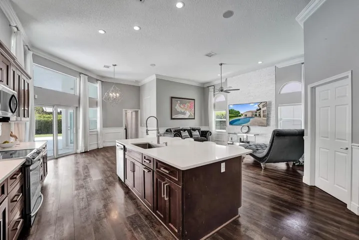Kitchen/Family Room