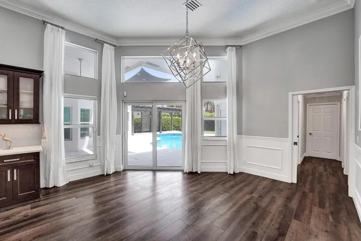 Casual Dining Area