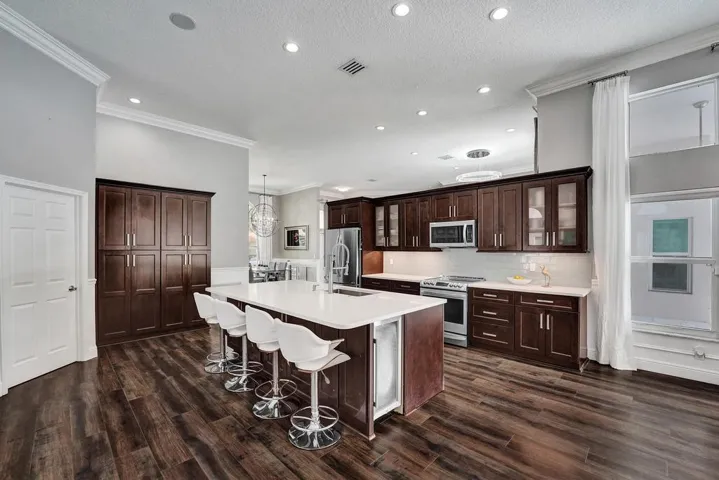 Kitchen w/built ins