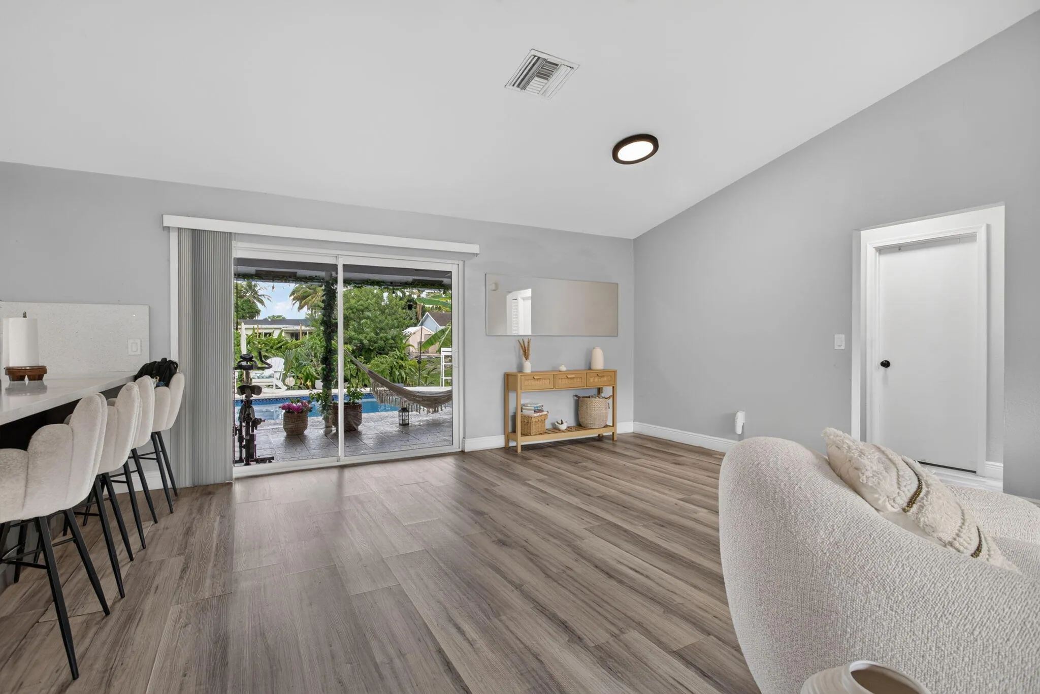 9-web-or-mls-4950-4807