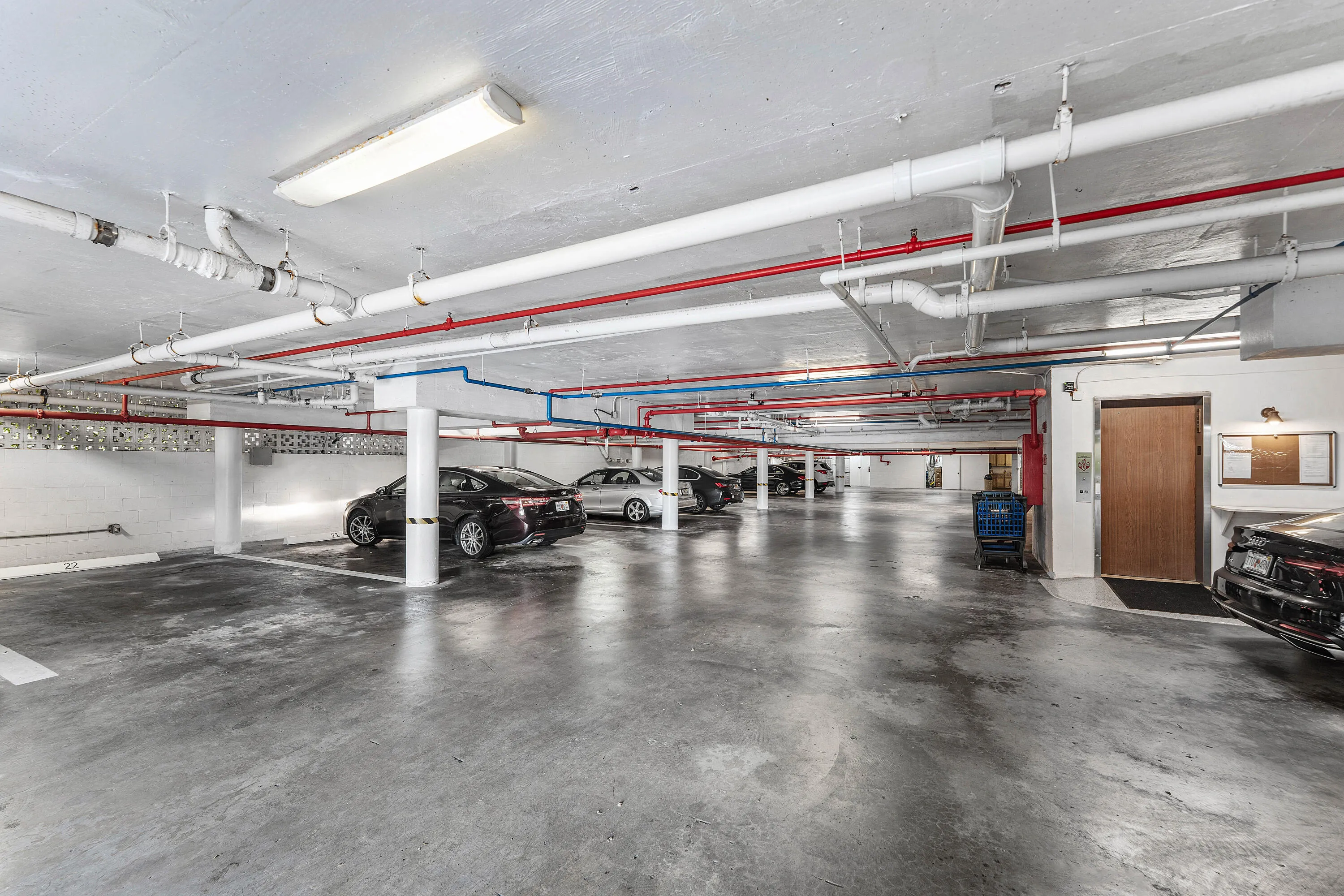 Garage Parking w/ One Parking Spot
