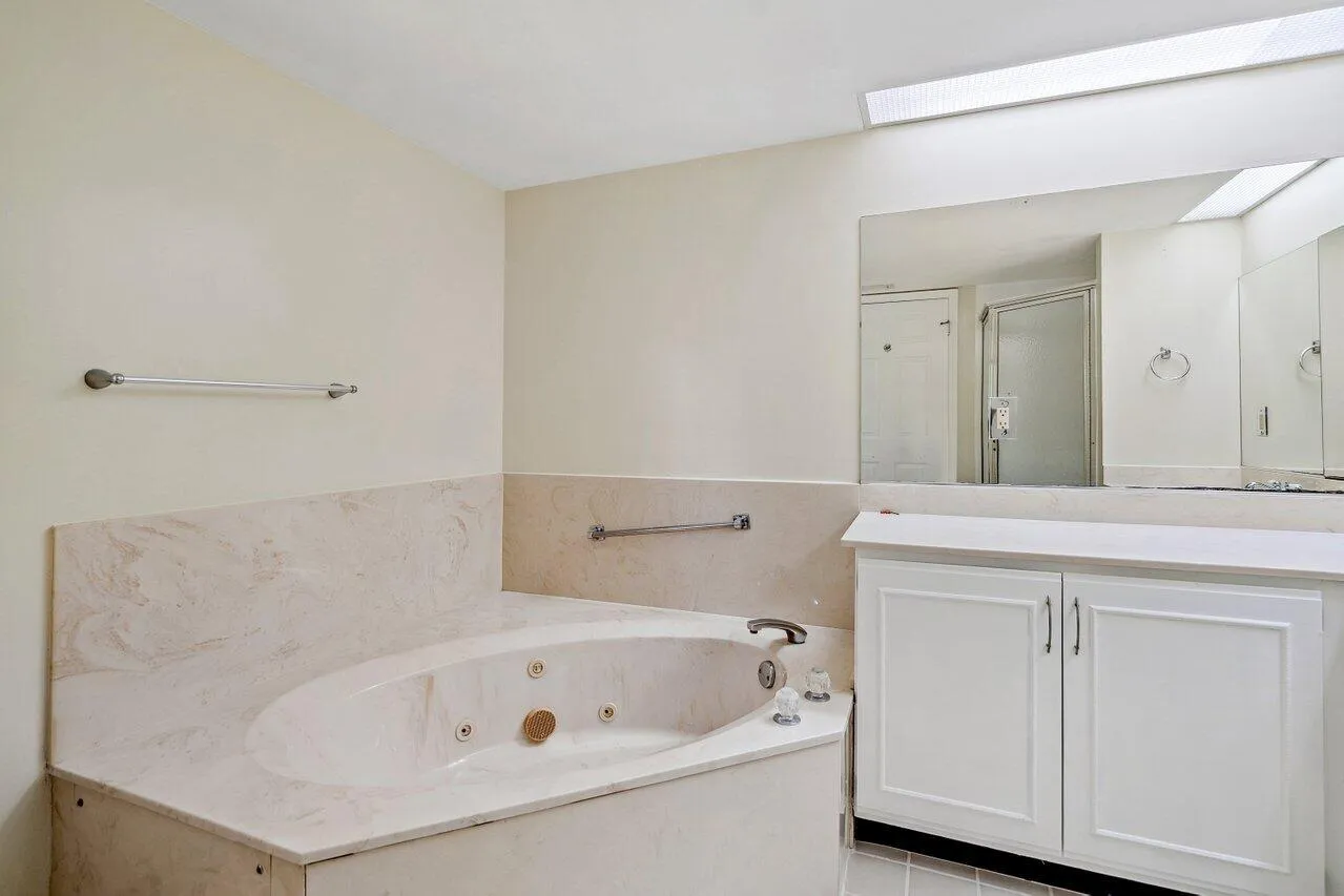 022-13770OneidaDrive-D2-DelrayBeach-FL-3