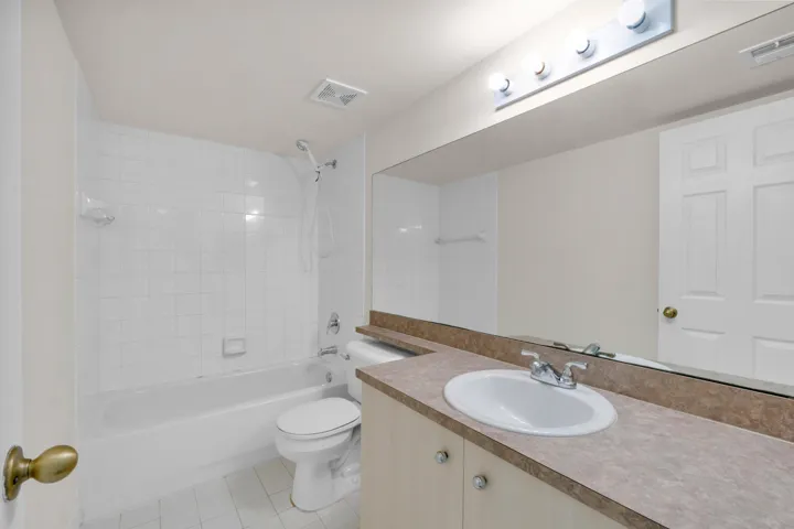 520 SW 111th Ave U301-2