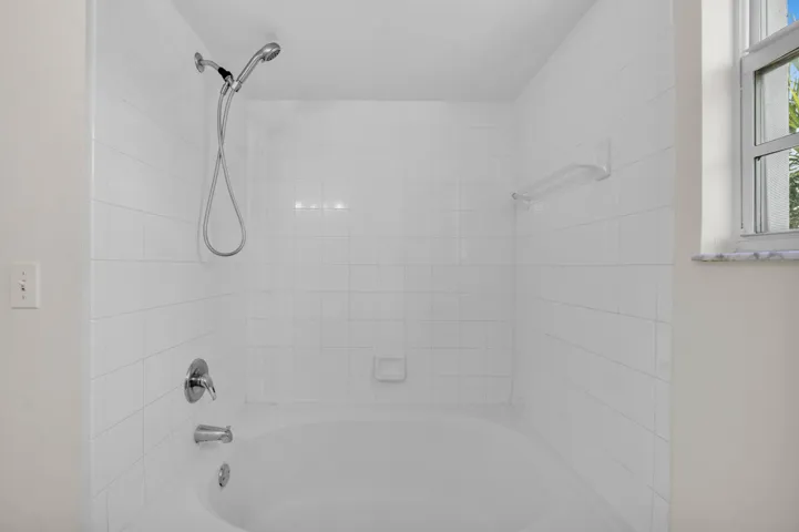 520 SW 111th Ave U301-5