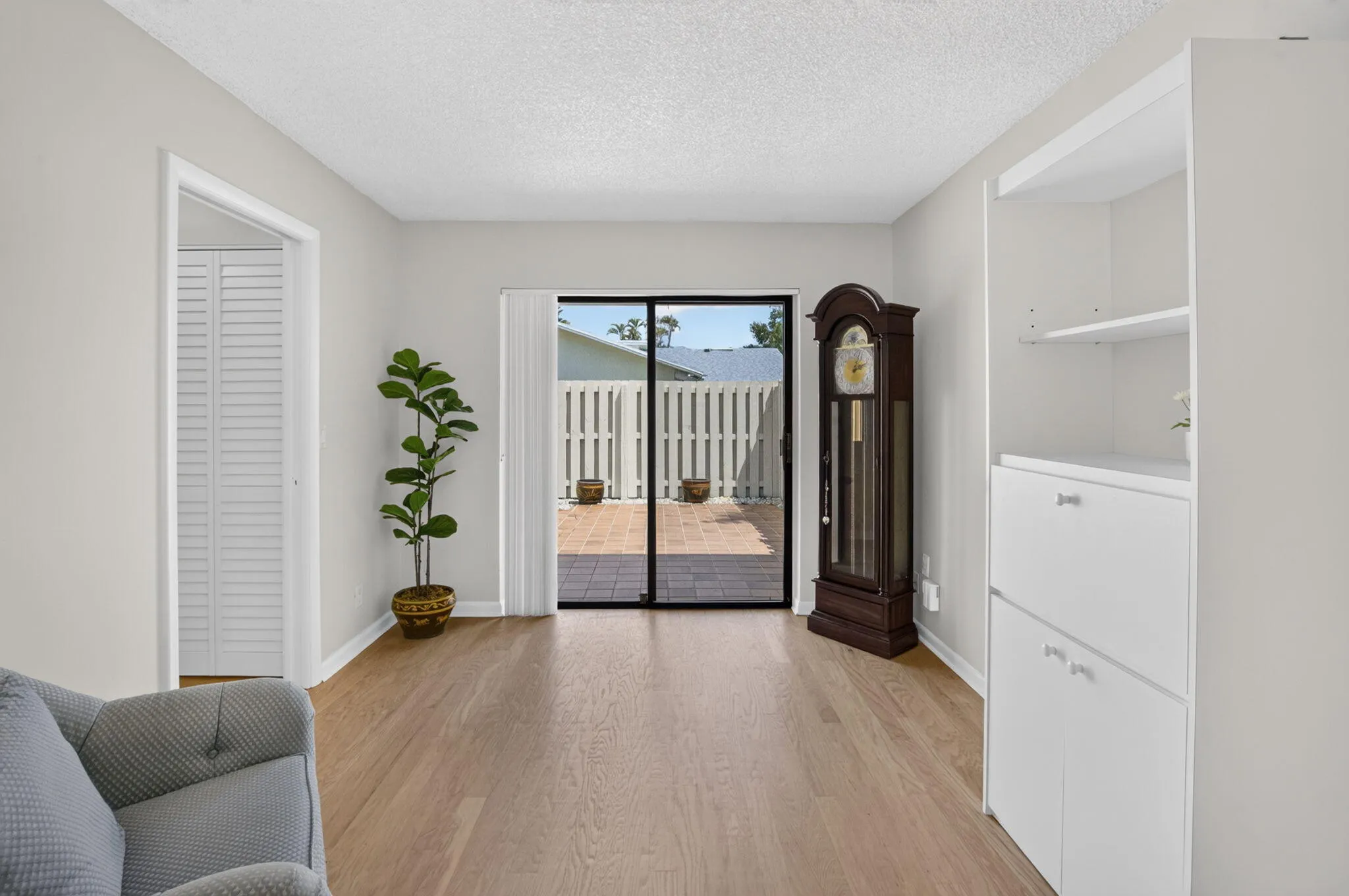 Private entrance to patio