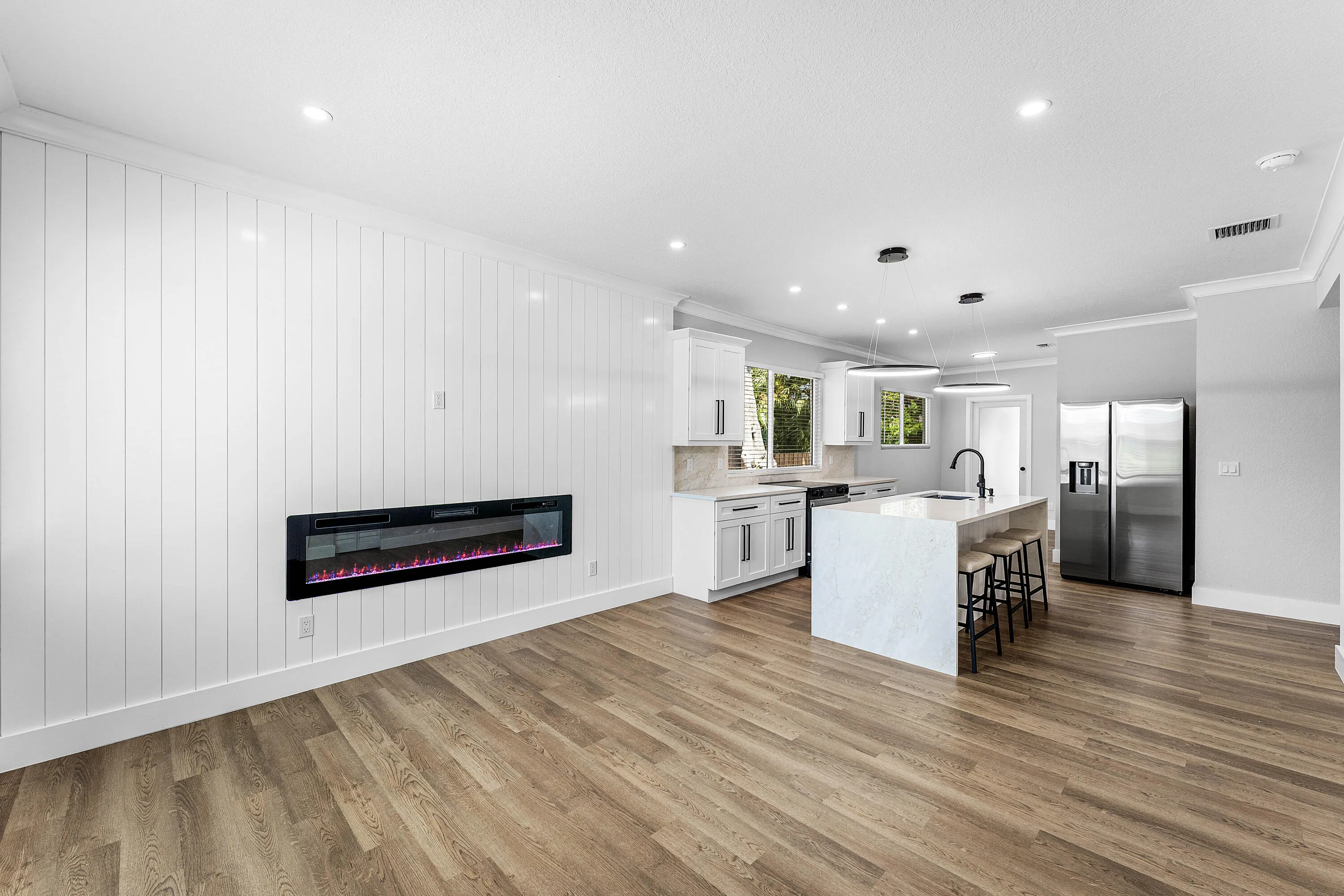 FIREPLACE W.SHIPLAP WALL