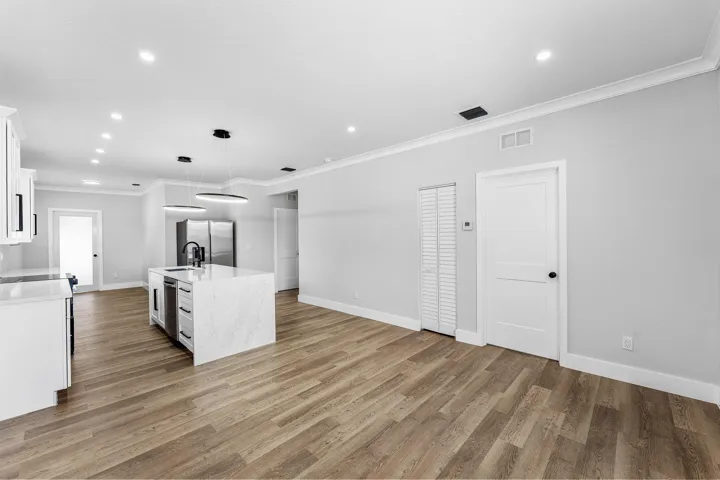OPEN ENTERTAINING AREA