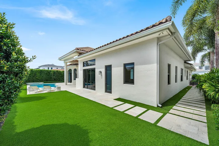 2212_Acorn_Palm_Road_24