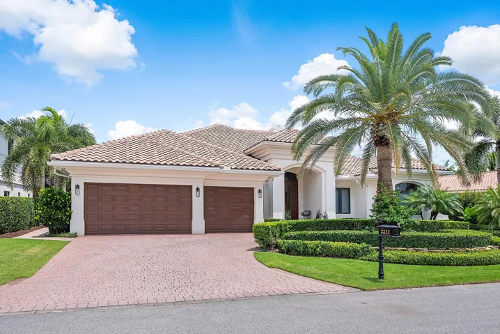 2212_Acorn_Palm_Road_03