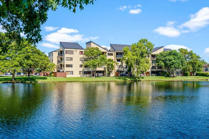 The Atriums at Snapper Village are three 4-story buildings around the like