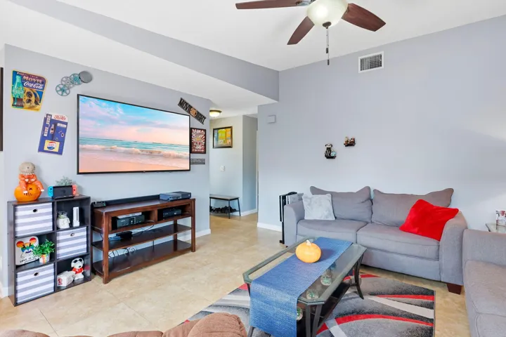 9-web-or-mls-007_0E2A9348_with_tv
