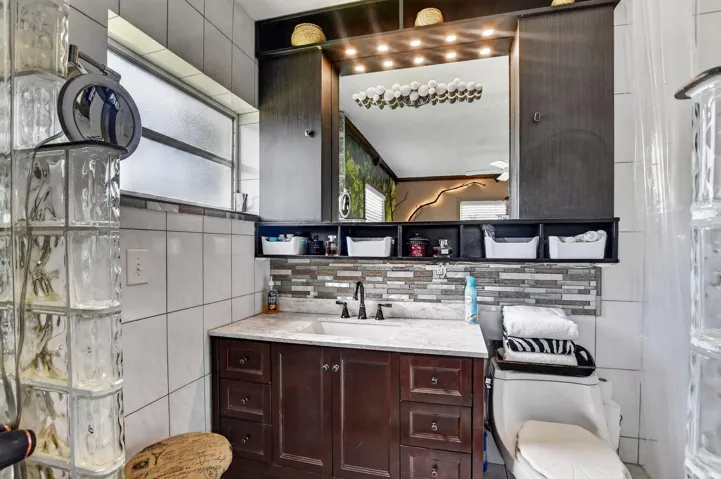 11078 master bath 1