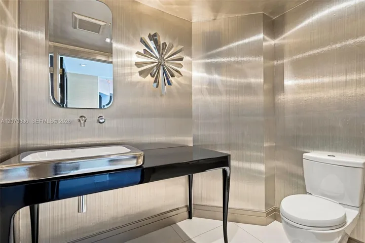 Guest power room