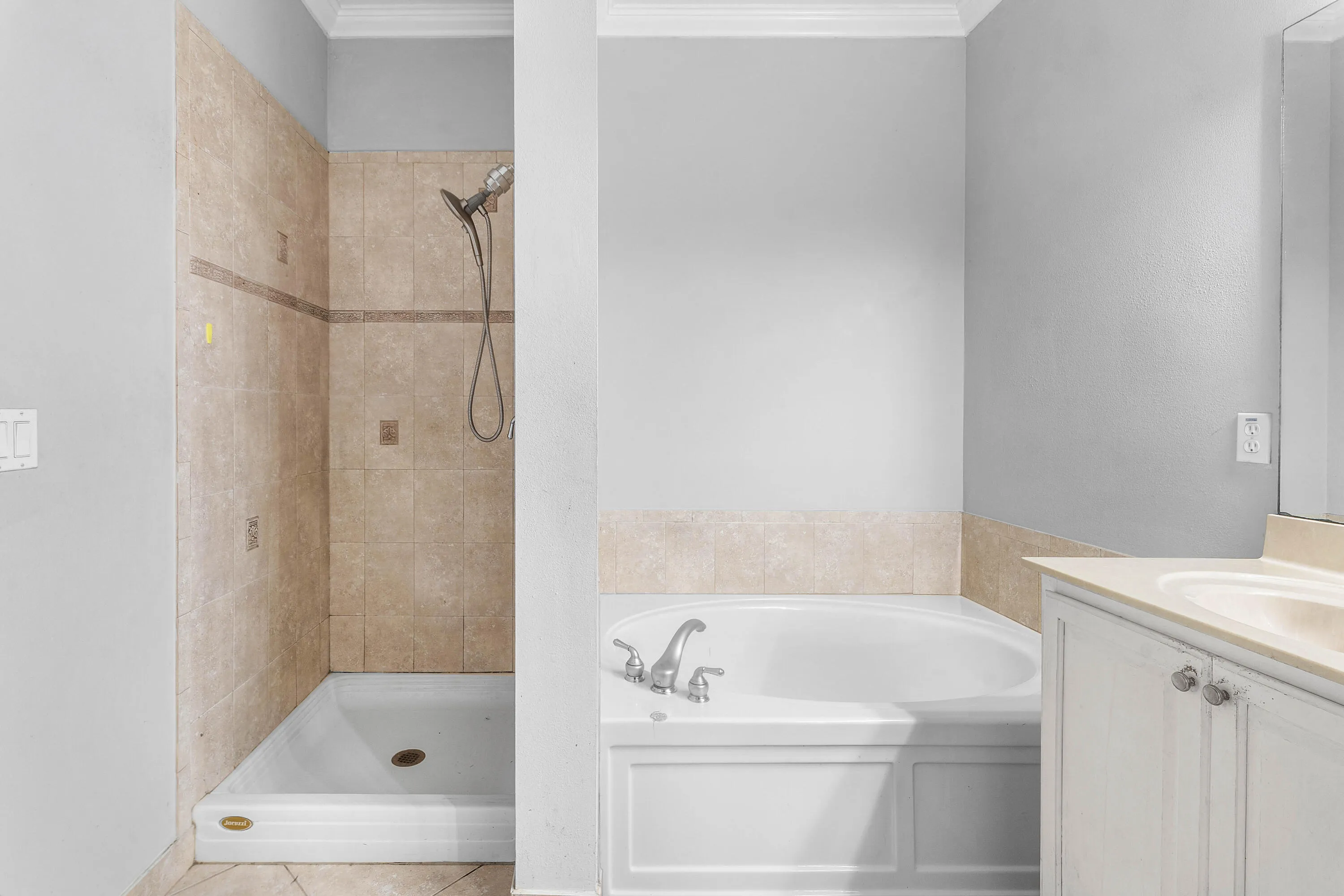 021-341IndianCreekParkway-103-Jupiter-FL