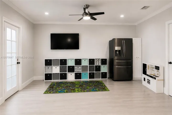 Den / 5th bedroom optional