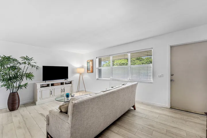 006-150HorizonsE-303-BoyntonBeach-SMALL