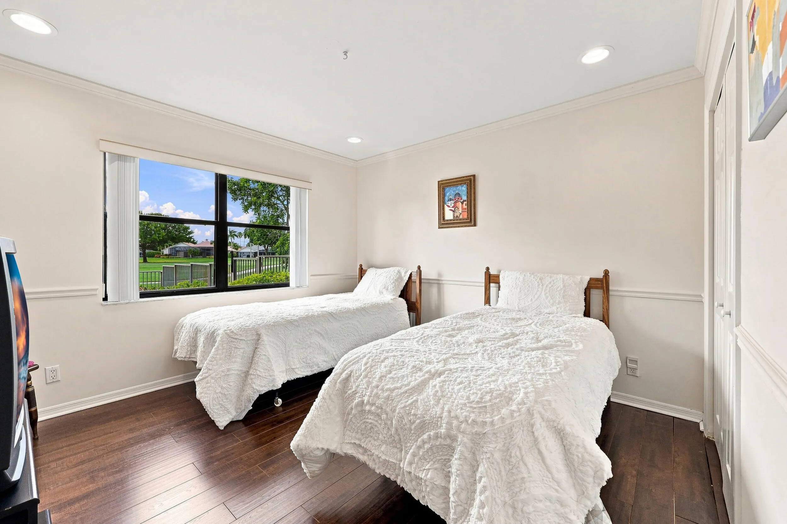guest bedroom (2)