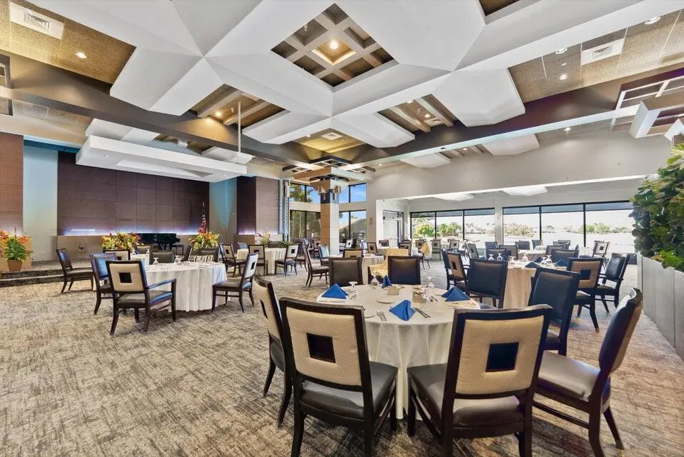 club house dining