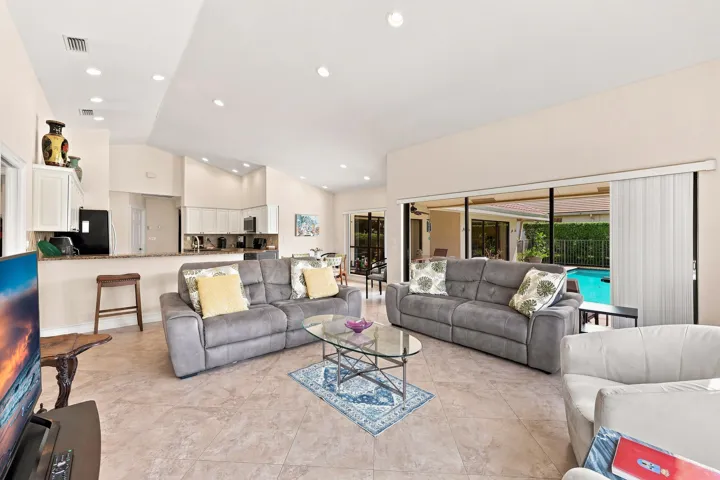 living room (3)