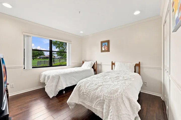 guest bedroom (2)
