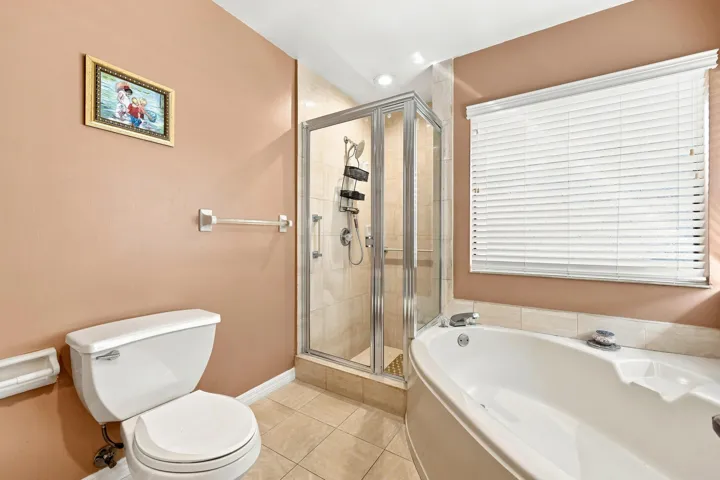 primary bathroom (4)