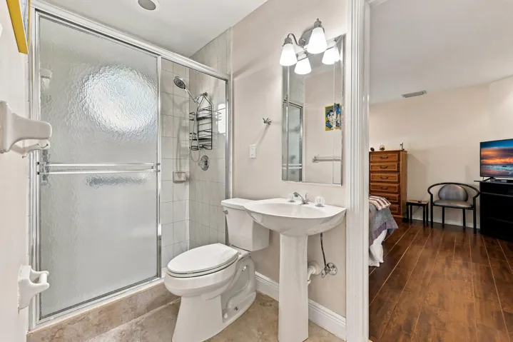 guest bathroom (2)