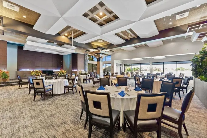 club house dining