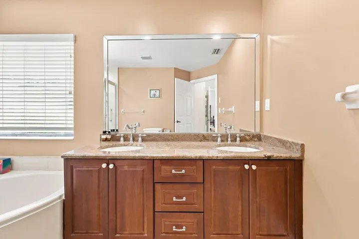 primary bathroom (2)