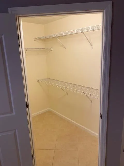 Walking Closet