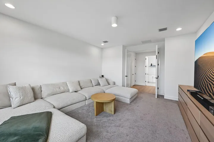 48-web-or-mls-Rainbow Falls Trl-S0207-04