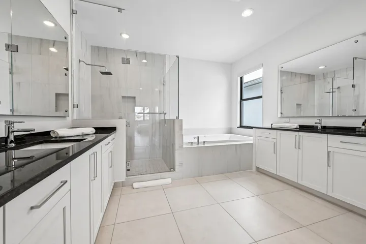 34-web-or-mls-Rainbow Falls Trl-S0207-03