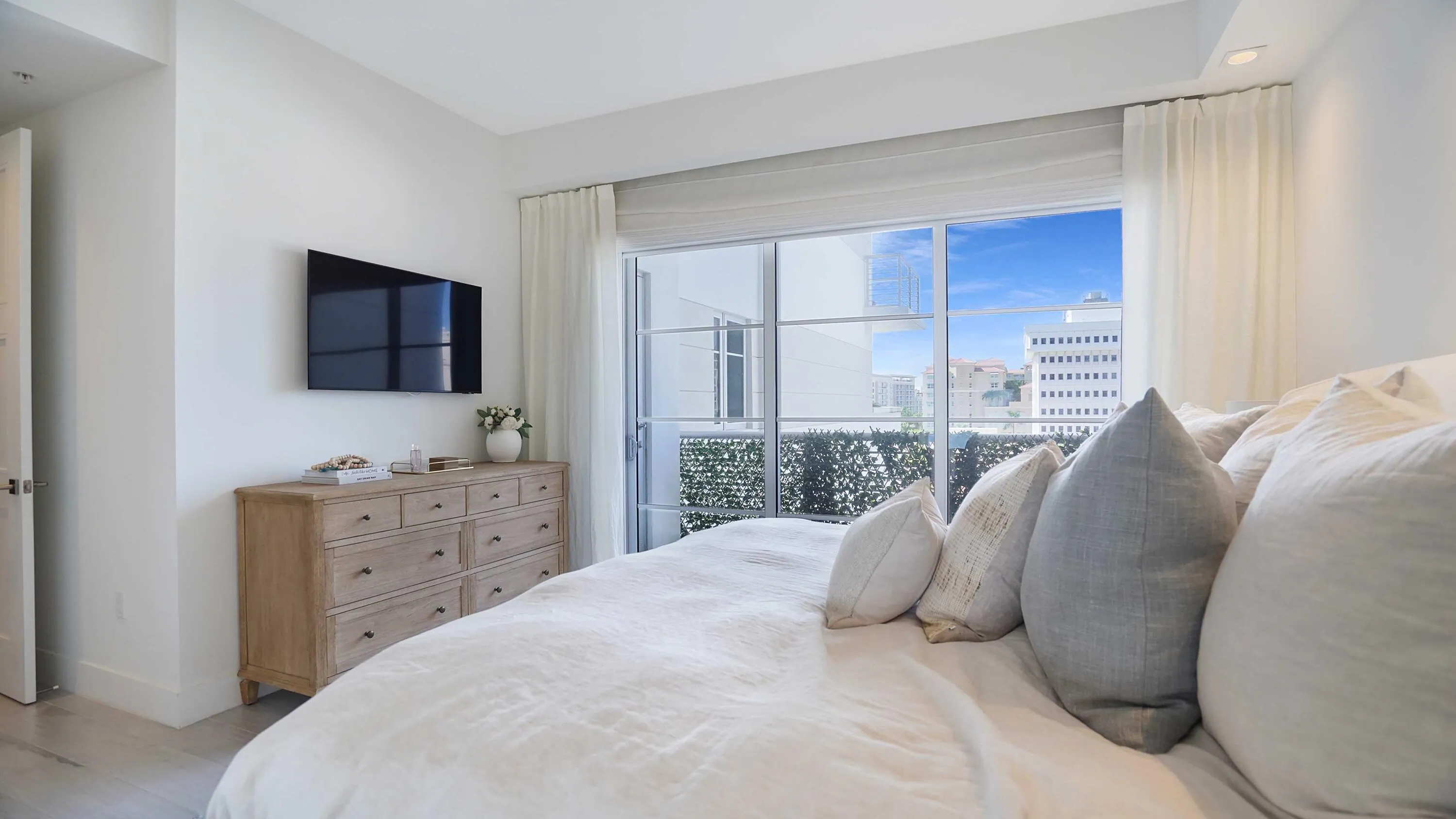 601 Boca Raton | Primary Suite